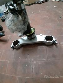 Triangolo forcella Suzuki GSR 600 completo