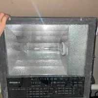 Faro con lampada alogena