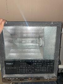 Faro con lampada alogena