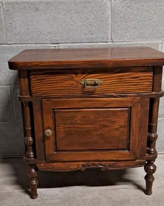 Mobiletto in legno