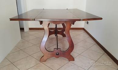 Tavolo in legno massello