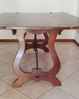 Tavolo in legno massello