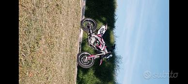 Hm crm f125 4t - 2010