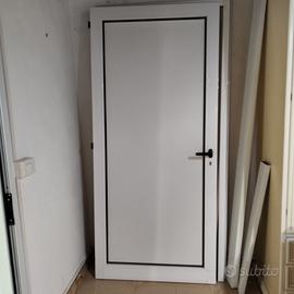 porta pvc, listelli legno, perlinato legno