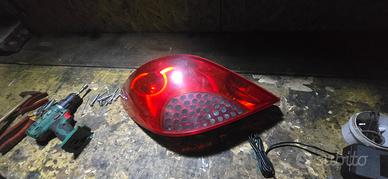 stop sinistro Peugeot 207