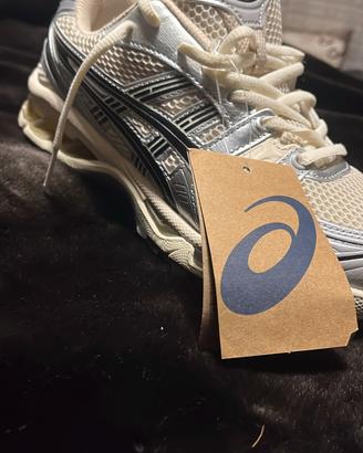 scarpe Asics taglia 40.5