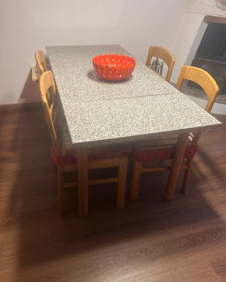 Tavolo allungabile con 4 sedie