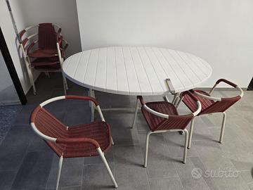 Tavolo e sedie da esterno