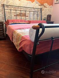 Letto matrimoniale in ferro battuto
