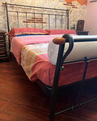 Letto matrimoniale in ferro battuto