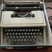 Macchina da scrivere olivetti dora
