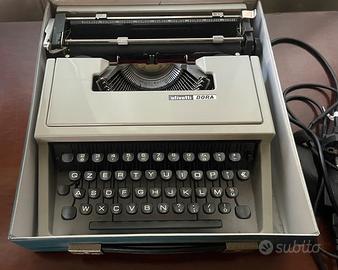 Macchina da scrivere olivetti dora