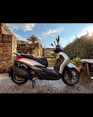Piaggio Beverly 400 hpeS 