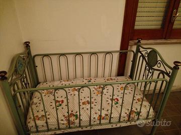 Culla d'epoca in ferro battuto