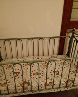 Culla d'epoca in ferro battuto