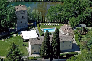 Rustico / Casale di 1250 m² con più di 5 locali e 