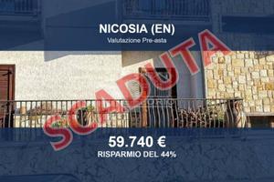 Immobile in asta di 135 m² con box auto a Nicosia