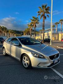 Volvo V40 D2 R-design Momentum