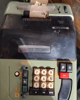 calcolatrice vintage Olivetti da sistemare 