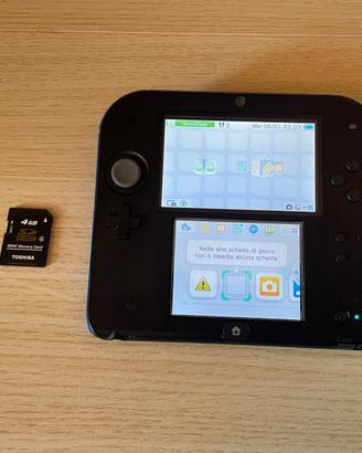 Nintendo 2ds + 4gb sd
