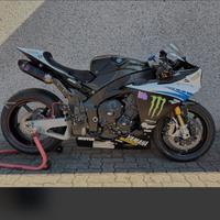 Yamaha r1