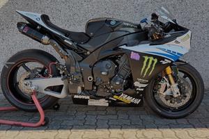 Yamaha r1