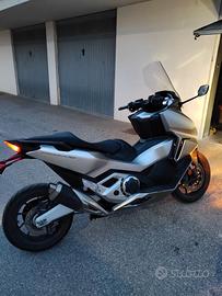 Honda Forza 750 