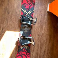tavola da snowboard con agganci per scarponi