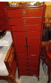 Cassettiera in legno rossa