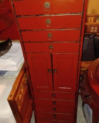 Cassettiera in legno rossa