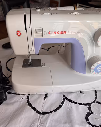Macchina da cucire Singer Simple 3232 come nuova