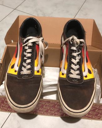 Vans con le fiamme