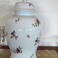 Vaso in porcellana con coperchio