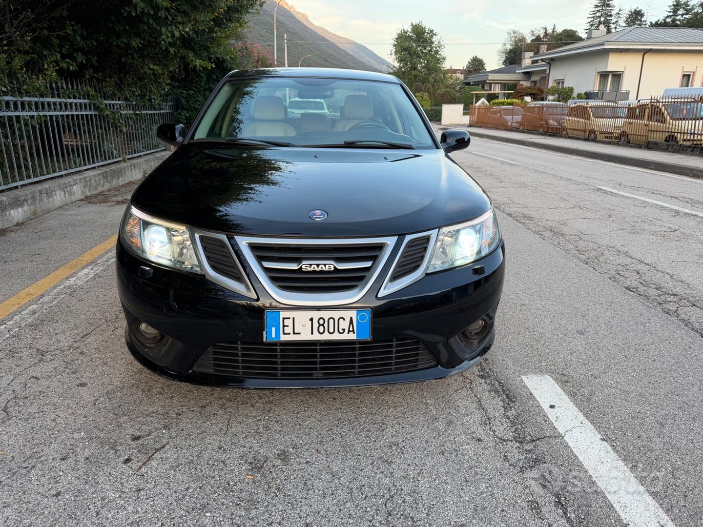 Saab 9-3 2012 photo 2