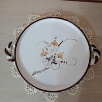 Vecchio piatto in ceramica dipinto a mano firmato