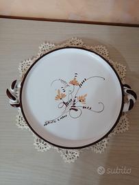 Vecchio piatto in ceramica dipinto a mano firmato