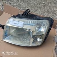 faro anteriore sinistro