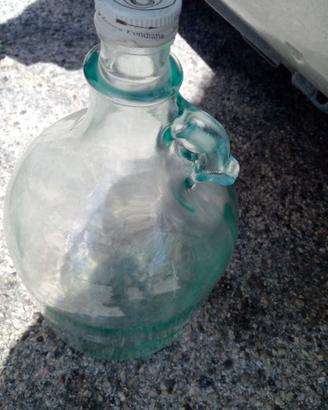 4 bottiglioni di vetro e 2 di plastica