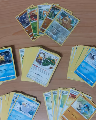 Lotto 129 carte Pokemon TCG Italiano Spada e Scudo