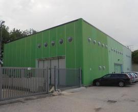 Negozio a Foligno, via Vocabolo Hoffmann, 6 locali
