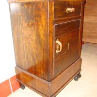 Comodini antichi