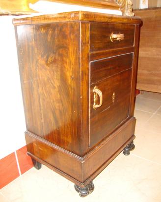 Comodini antichi