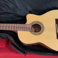 Chitarra classica preamplificata