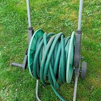 CARELLO PER GIARDINO CON TUBO DI IRRIGAZIONE