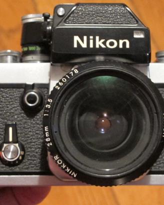 Nikon f2 con Nikkor 28mm f 1:3.5