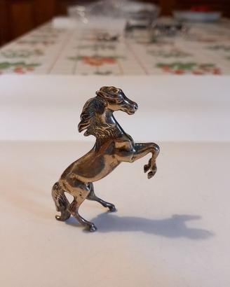 Cavallino rampante in miniatura in argento 800