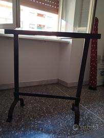 Sostegno in ferro per attrezzi caminetto