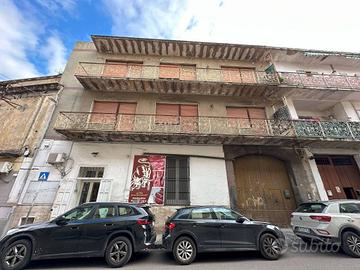 Casa indipendente di 230 m² con 5 locali e box aut