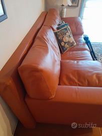 Divano pelle tre posti