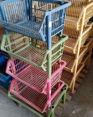 CESTI IMPILABILI E CESTINI IN PLASTICA SOVRAPPONIB